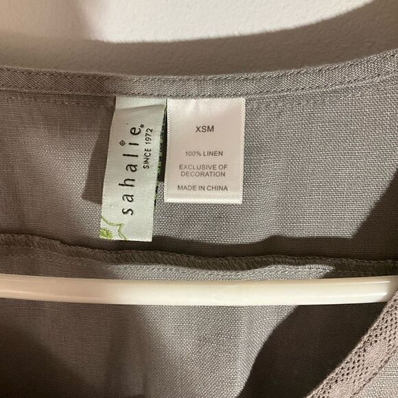 Sahalie Grey Linen Shirtdress. XS. Half Buttonup. Flap pockets Beautiful - Picture 9 of 9